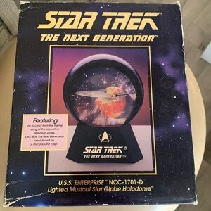 Star Trek Energize Bird-of-Prey Star Globe never been out of the box!!! 48051
